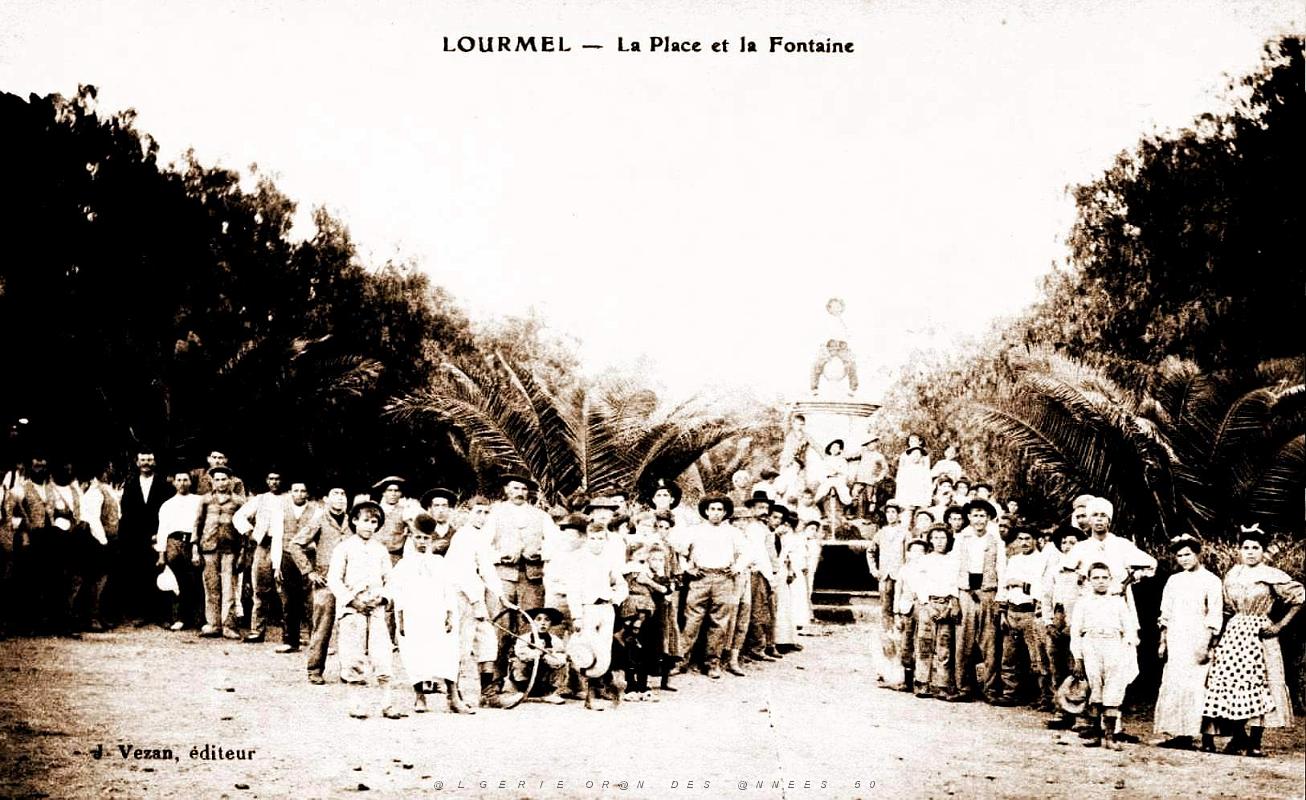 1385- Lourmel - Place et Fontaine.jpg
